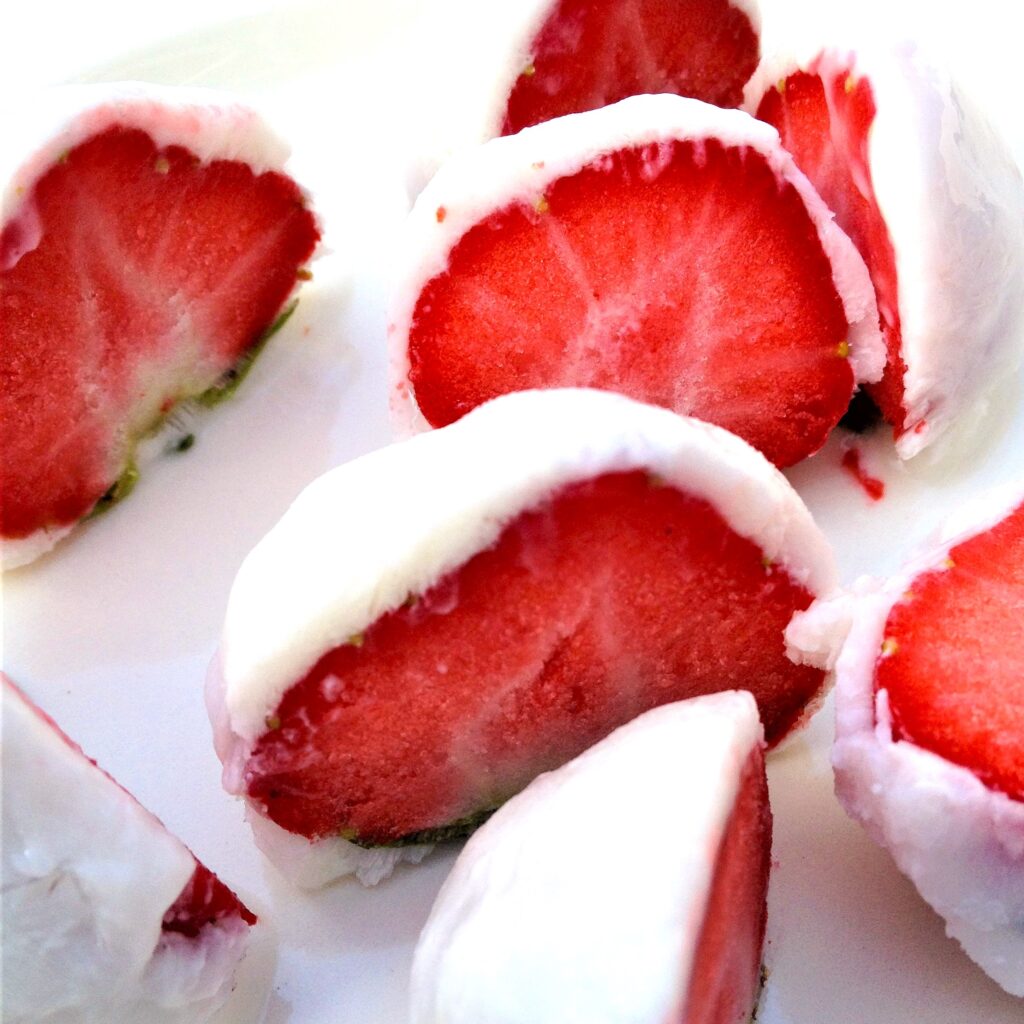 gezonde yoghurtijs aardbeien
